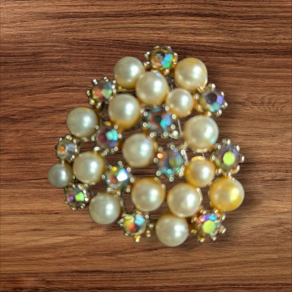 Vintage Faux‎ Pearl  and Auroraborealis Rhinestone floral  Brooch Pin Jewelry